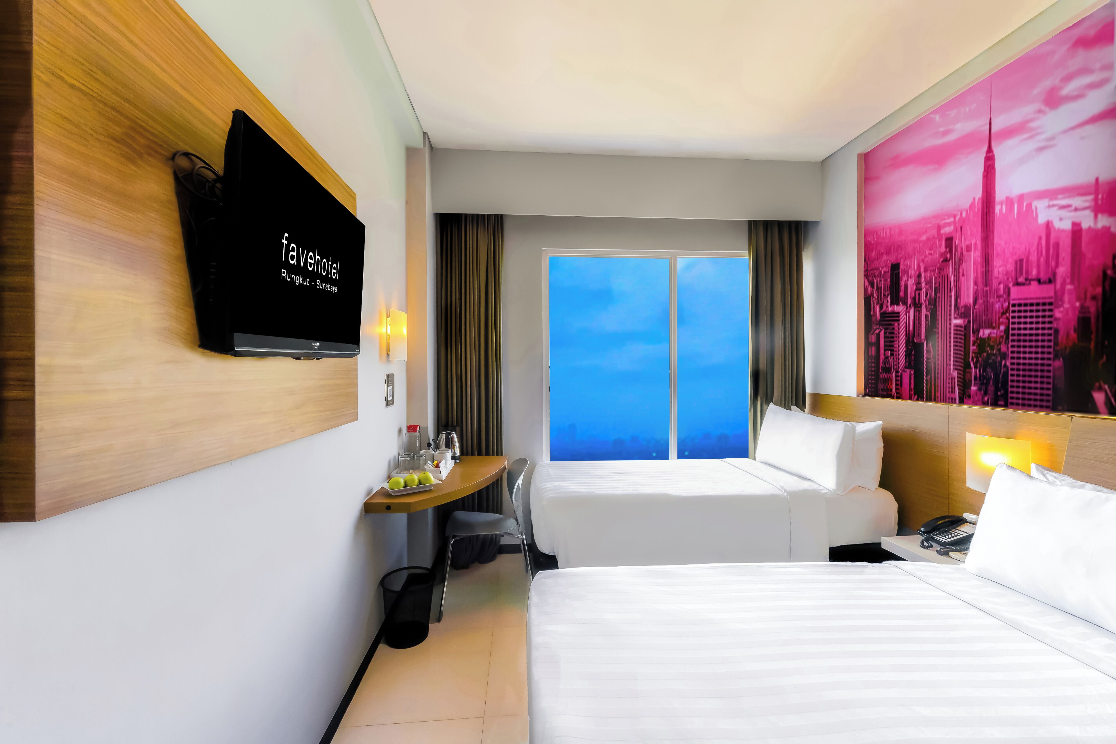 family room | minibar, in-room safe, desk, free wifi