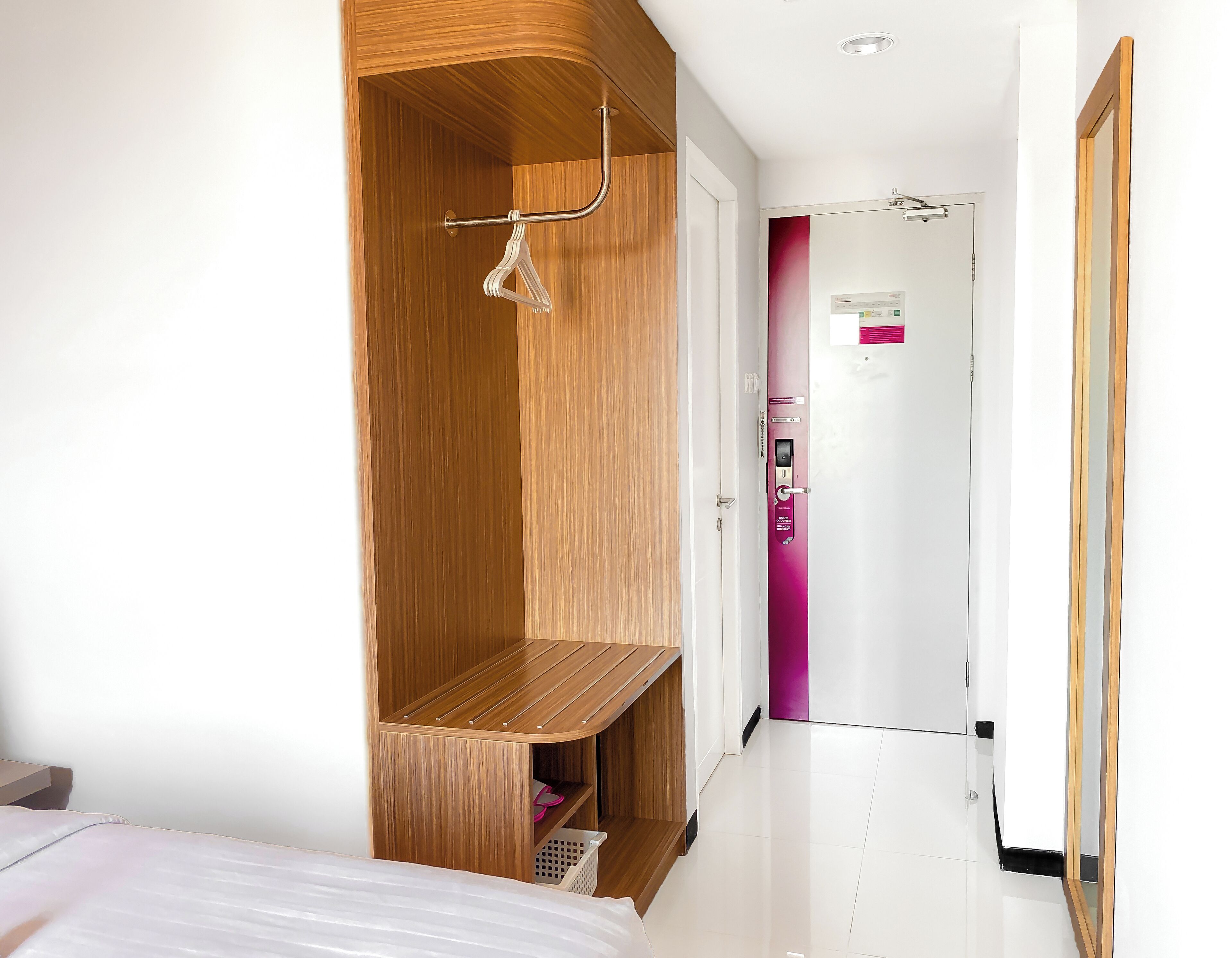 deluxe room | minibar, in-room safe, desk, free wifi