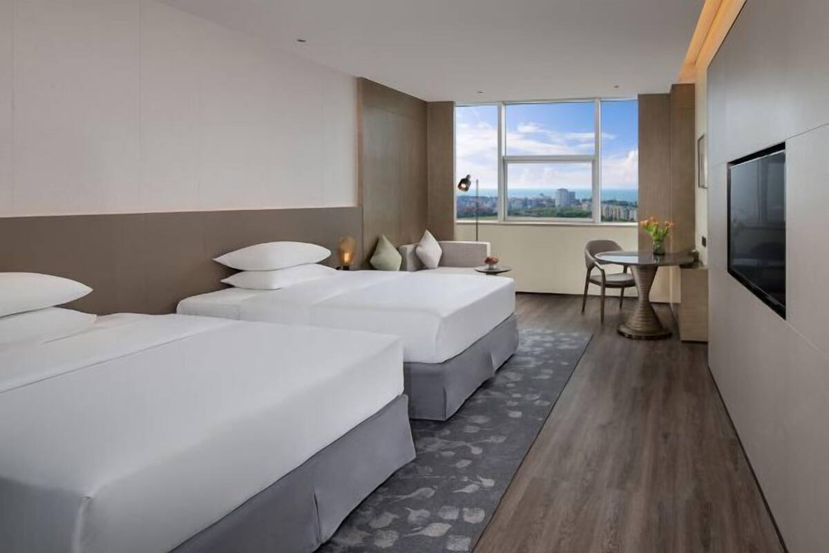 Premium bedding, minibar, in-room safe, desk