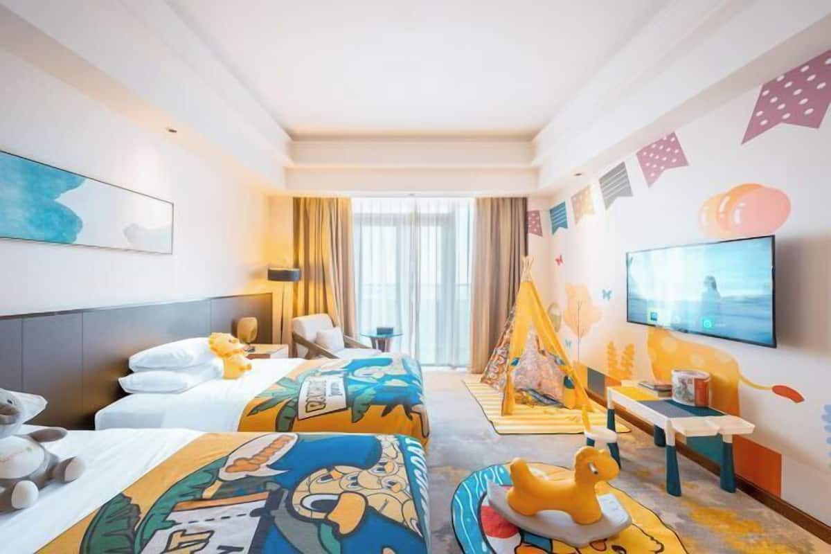 Premium bedding, minibar, in-room safe, desk
