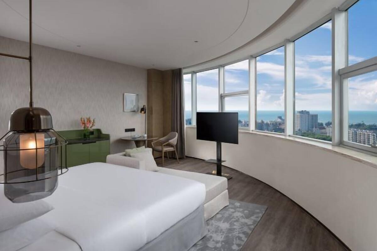 Premium bedding, minibar, in-room safe, desk