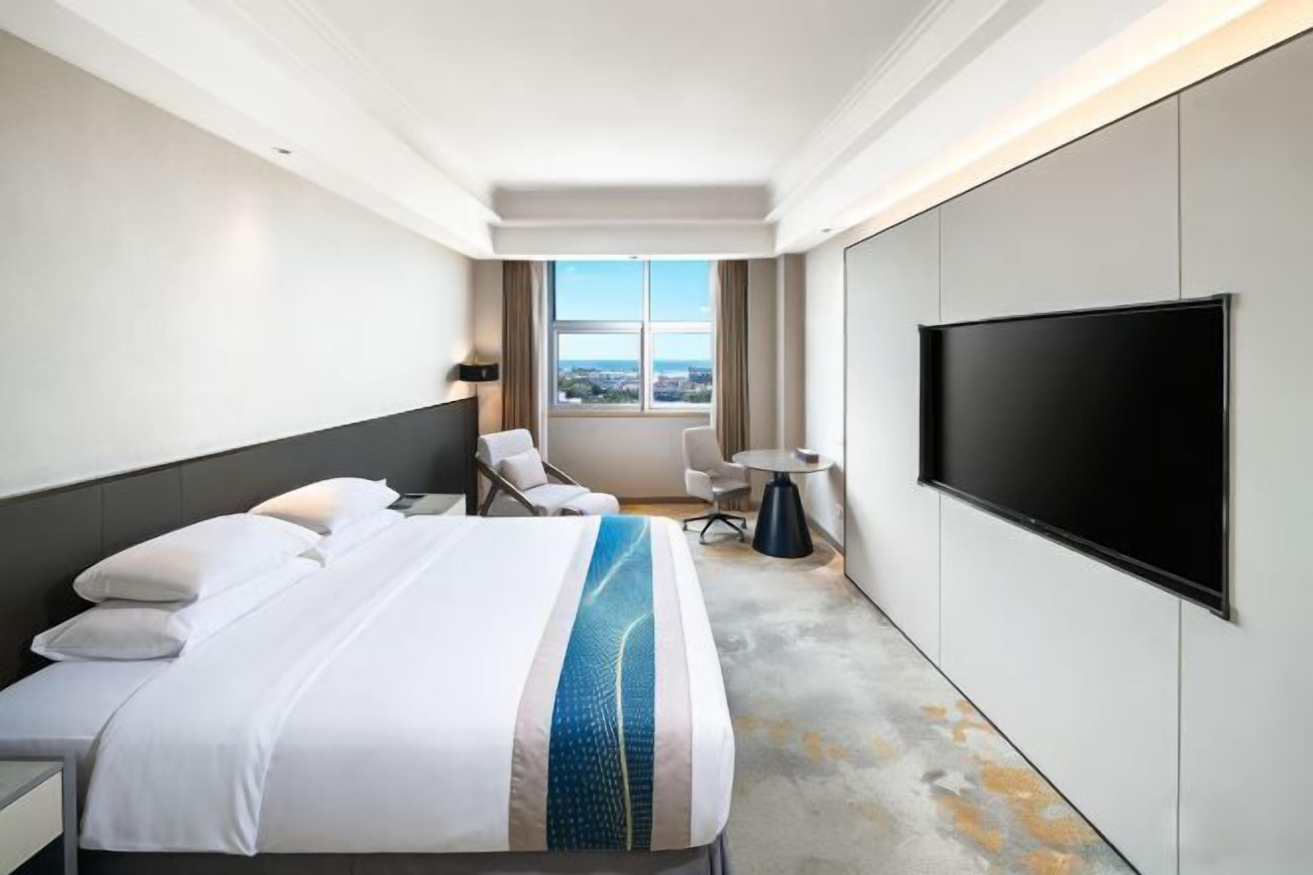 Hochwertige Bettwaren, Minibar, Zimmersafe, Schreibtisch