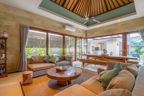 Suite, 3 kamar tidur, kolam renang pribadi | Interior