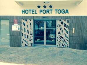 Property entrance - Hôtel Port Toga (Bastia)