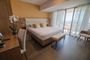 Suite Junior Vue Mer | Premium bedding, minibar, in-room safe, desk - Hôtel Port Toga (Bastia)
