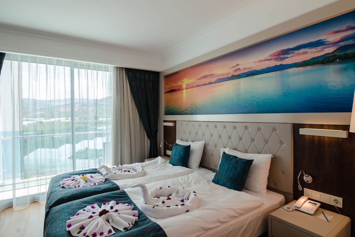 Luxe beddengoed, een minibar met enkele gratis items