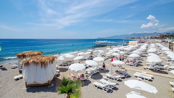 Spiaggia privata, lettini da mare, ombrelloni, teli da spiaggia