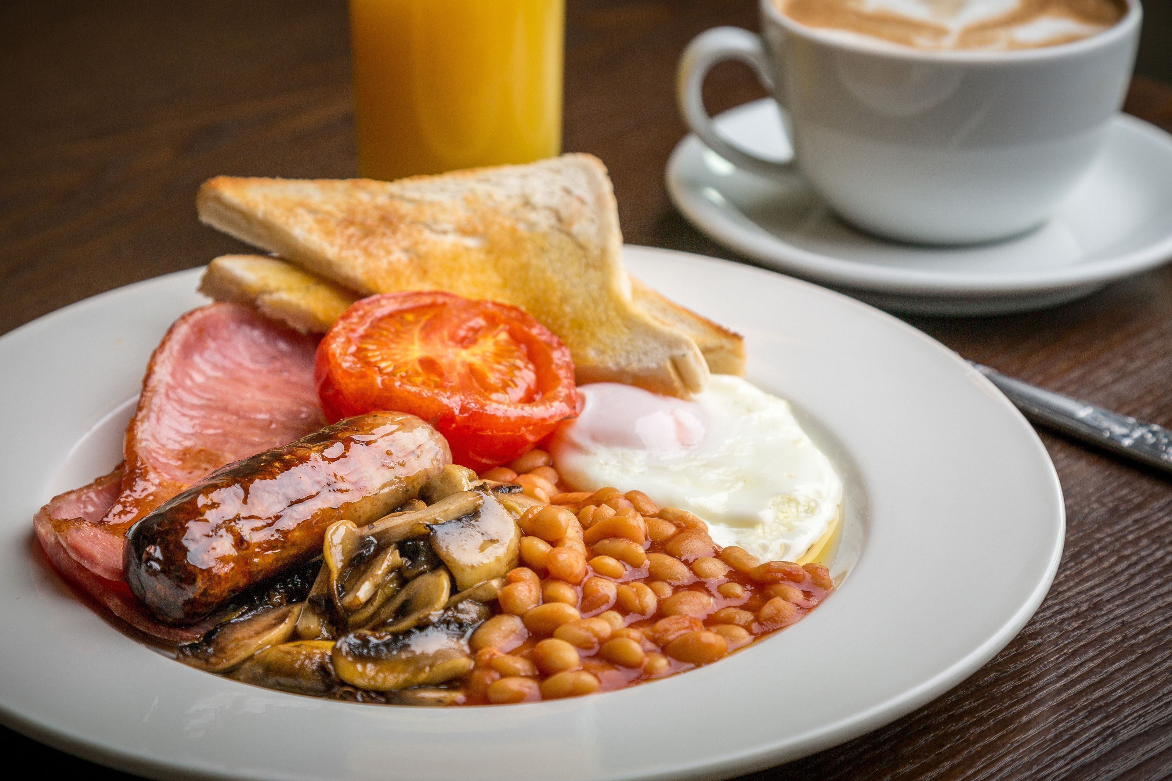Daily full breakfast (GBP 15.0 per person)