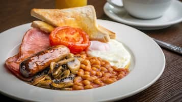 Daily full breakfast (GBP 15.0 per person)