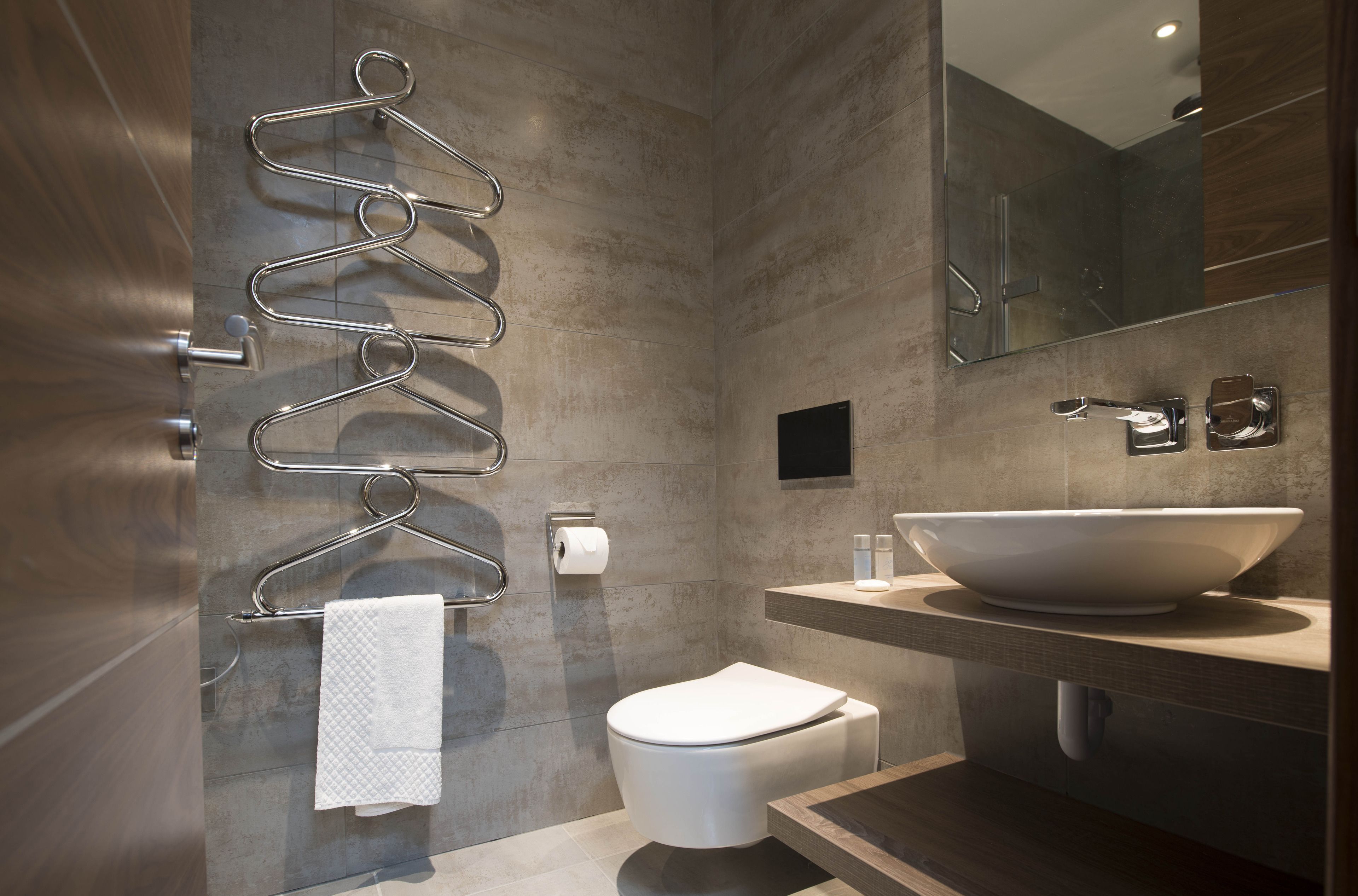 standard twin room, 2 single beds | bathroom | free toiletries, hair dryer, towels