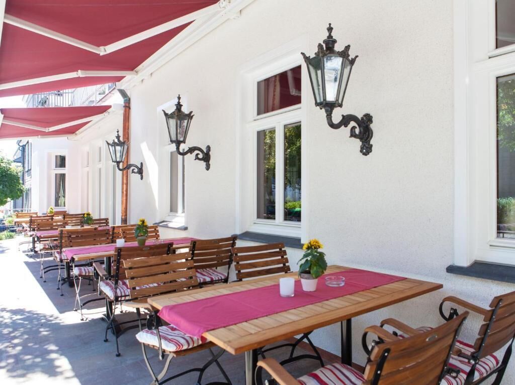 lunch and dinner served, regional cuisine