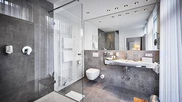 Superior Double Room | Bathroom