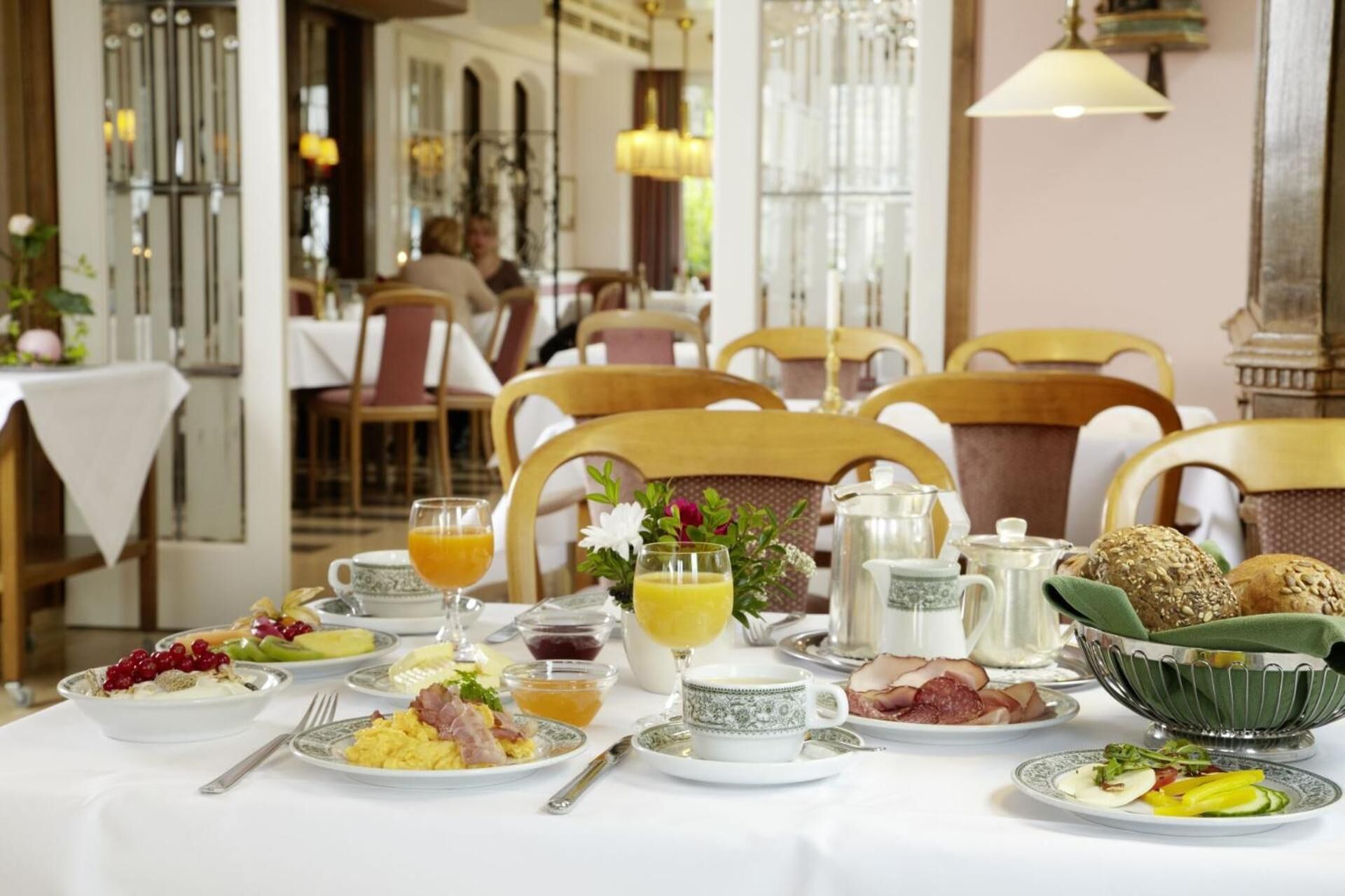 lunch and dinner served, regional cuisine