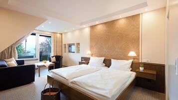 Classic-Doppelzimmer | Schreibtisch, Verdunkelungsvorhänge, Babybetten, Bettwäsche