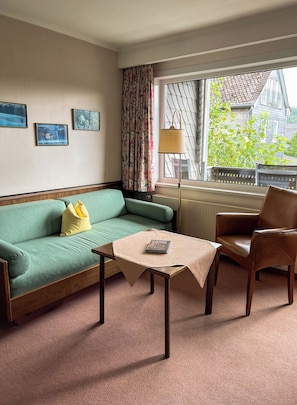 Classic Single Room | Desk, blackout drapes, cribs/infant beds, bed sheets