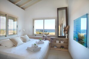 Superior Villa, 4 Bedrooms, Private Pool, Beachfront (7) | ตู้นิรภัยในห้องพัก, ห้องพักตกแต่งอย่างมีเอกลักษณ์, ตกแต่งพิเศษโดยเฉพาะ