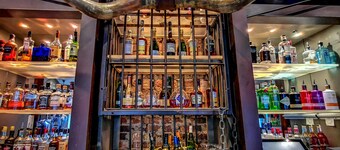Ox Hotel Bar & Grill