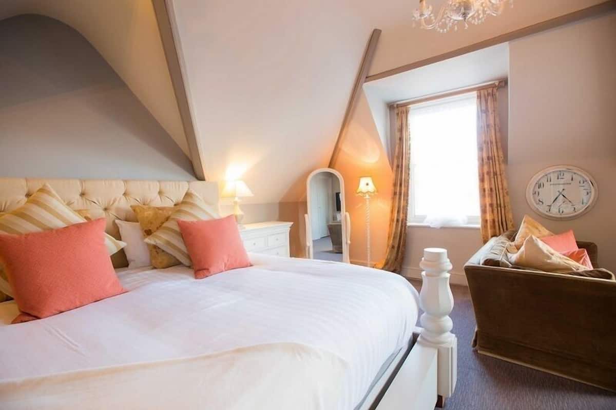 Quarto casal luxo | Ferros/tábuas de passar roupa, Wi-Fi de cortesia, roupa de cama