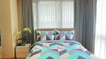 Panoramic Studio Suite, 1 Queen Bed, Refrigerator & Microwave, City View | Egyptian cotton sheets, premium bedding, Tempur-Pedic beds