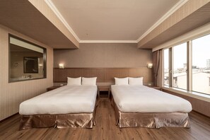 Deluxe Quadruple Room | Down comforters, desk, laptop workspace, blackout drapes - Fish Hotel - Pingtung (Pingtung)