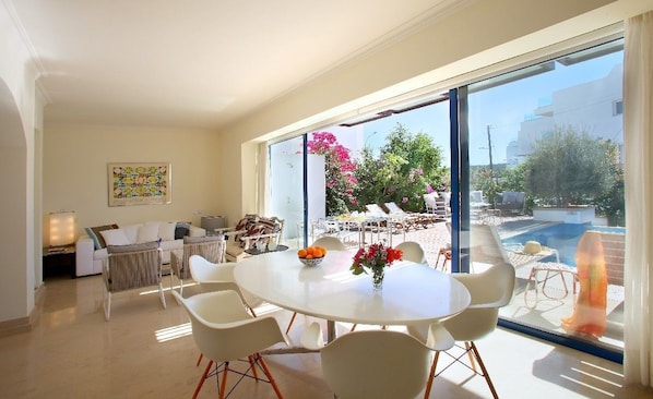 Villa Deluxe, 3 chambres, piscine privée (Naxos) | Repas dans la chambre