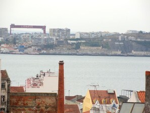 Large 1 Bedroom Apartment, Parreiras Alto | Fachada