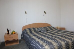 Habitación doble superior | 1 habitación, ropa de cama de alta calidad y escritorio 