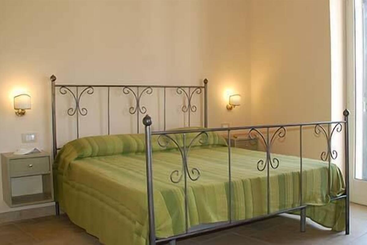 Minibar, in-room safe, desk, free cots/infant beds