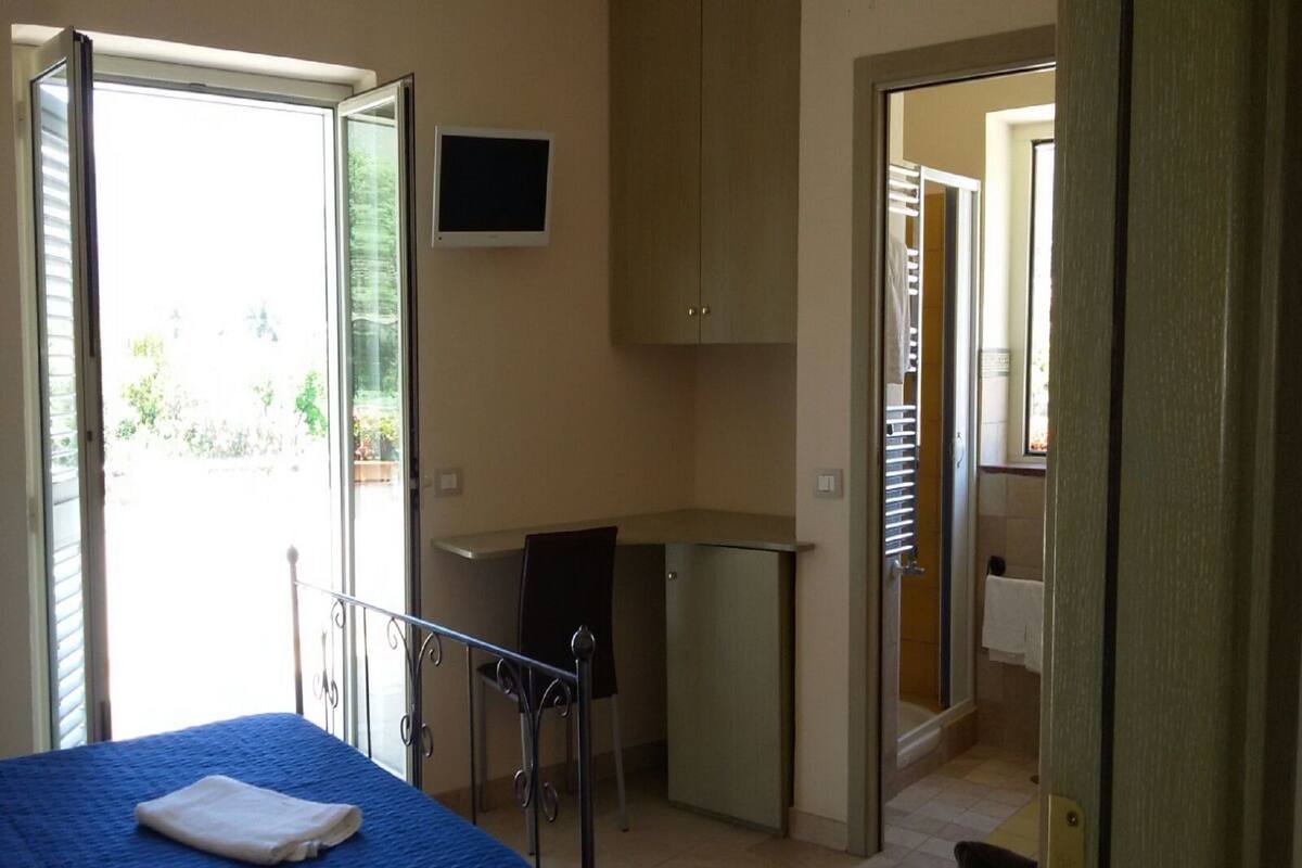 Minibar, in-room safe, desk, free cots/infant beds