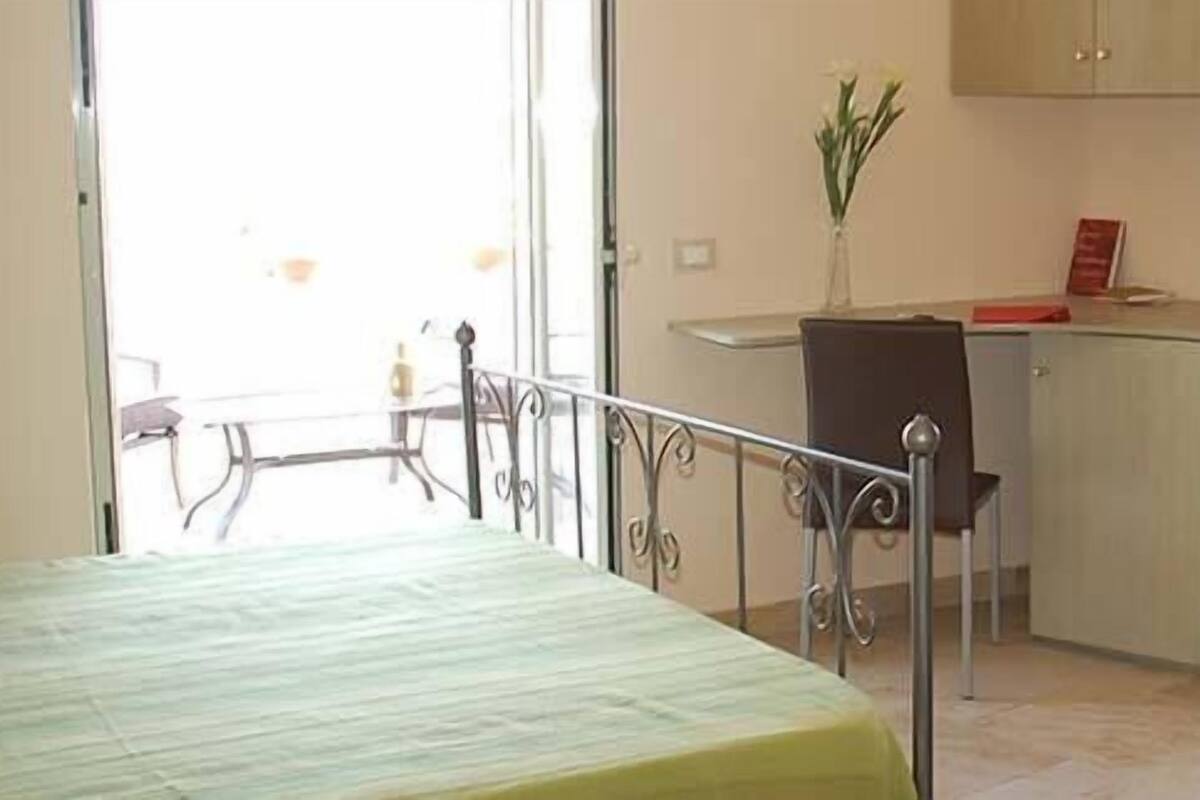 Minibar, in-room safe, desk, free cots/infant beds