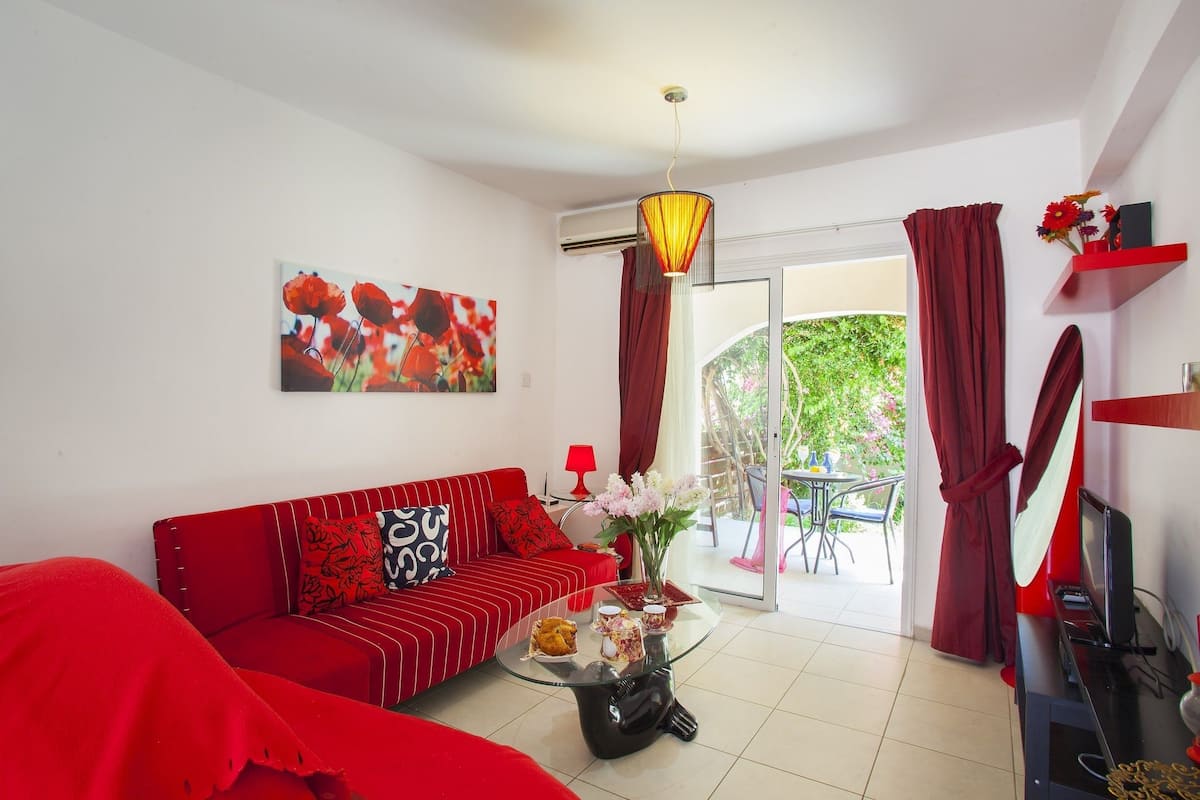 Suite, 1 Bedroom (Olimpus Gardens 11) | Living area