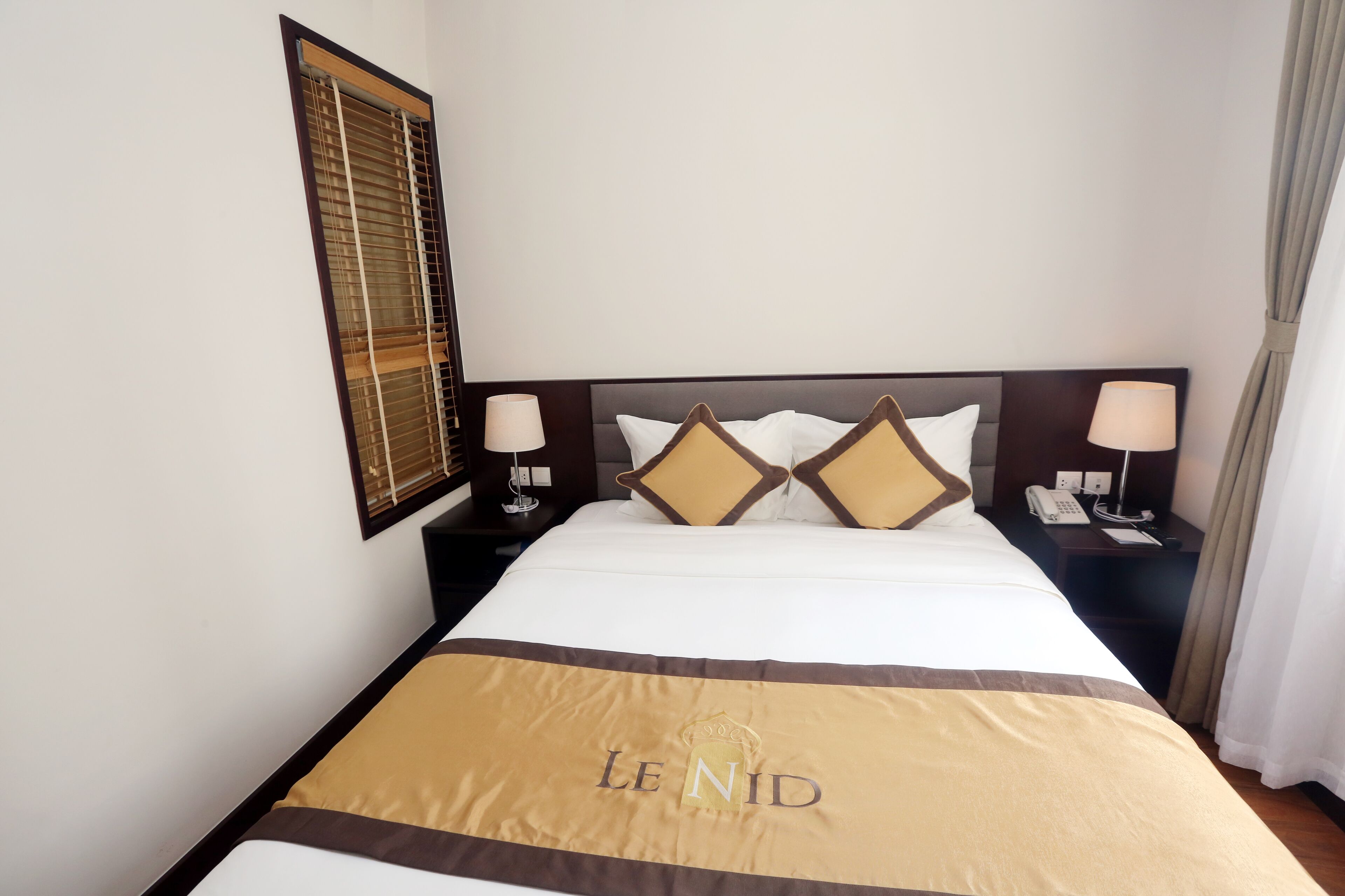 deluxe double with city view | minibar, in-room safe, desk, laptop workspace