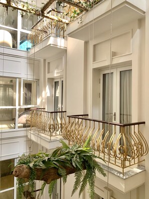 Habitación ejecutiva con 2 camas individuales, balcón (Internal View) | Balcón