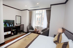 Executive-Doppelzimmer, Stadtblick (City View or Internal View) | Minibar, Zimmersafe, Schreibtisch, laptopgeeigneter Arbeitsplatz