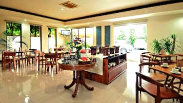Daily cooked-to-order breakfast (IDR 35000 per person)