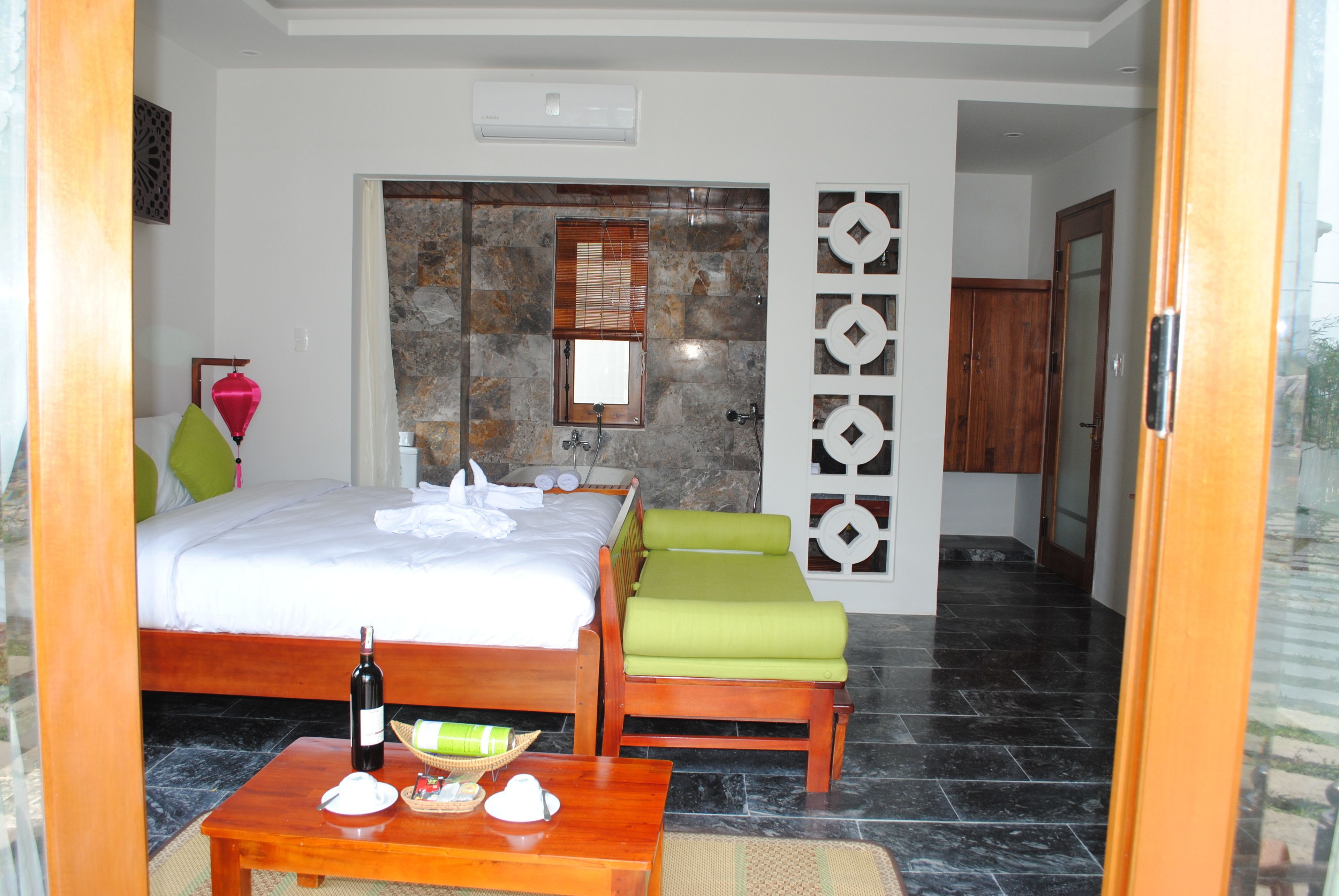 family room | minibar, in-room safe, desk, blackout curtains