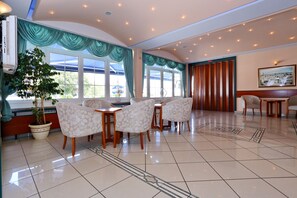 Lobby sitting area - Hotel Mediteran (Zadar)