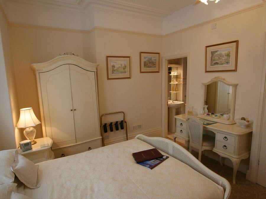 Double Room, 1 King Bed | Premium bedding, desk, free WiFi, bed sheets