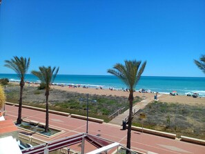 On the beach, white sand - Hotel Bodegón (Peniscola)