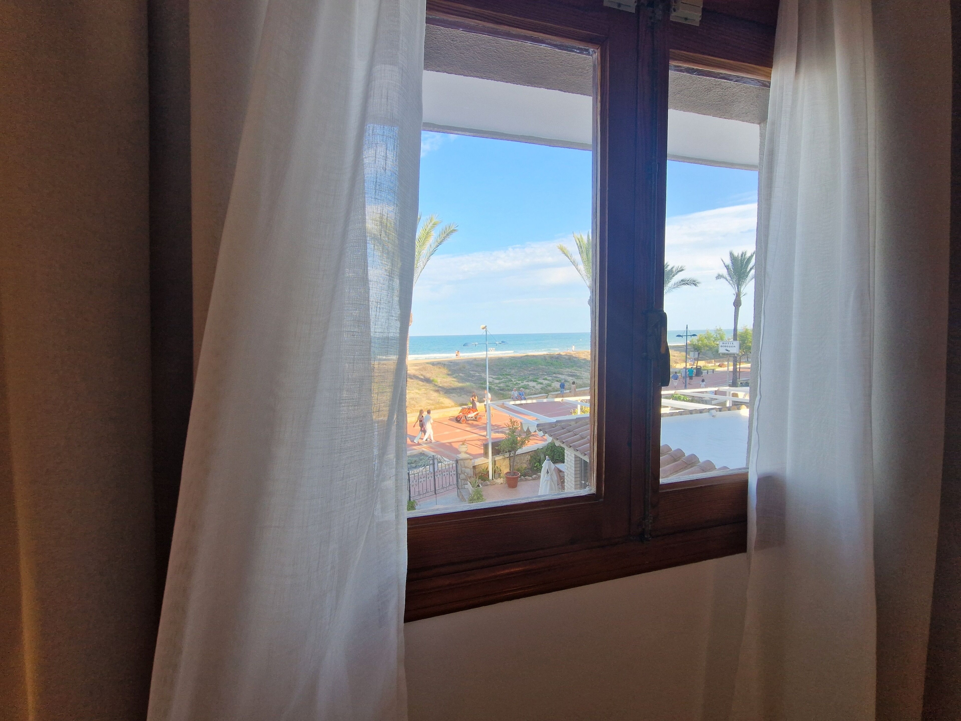 delux frente al mar con ventana | 1 bedroom, minibar, in-room safe, desk