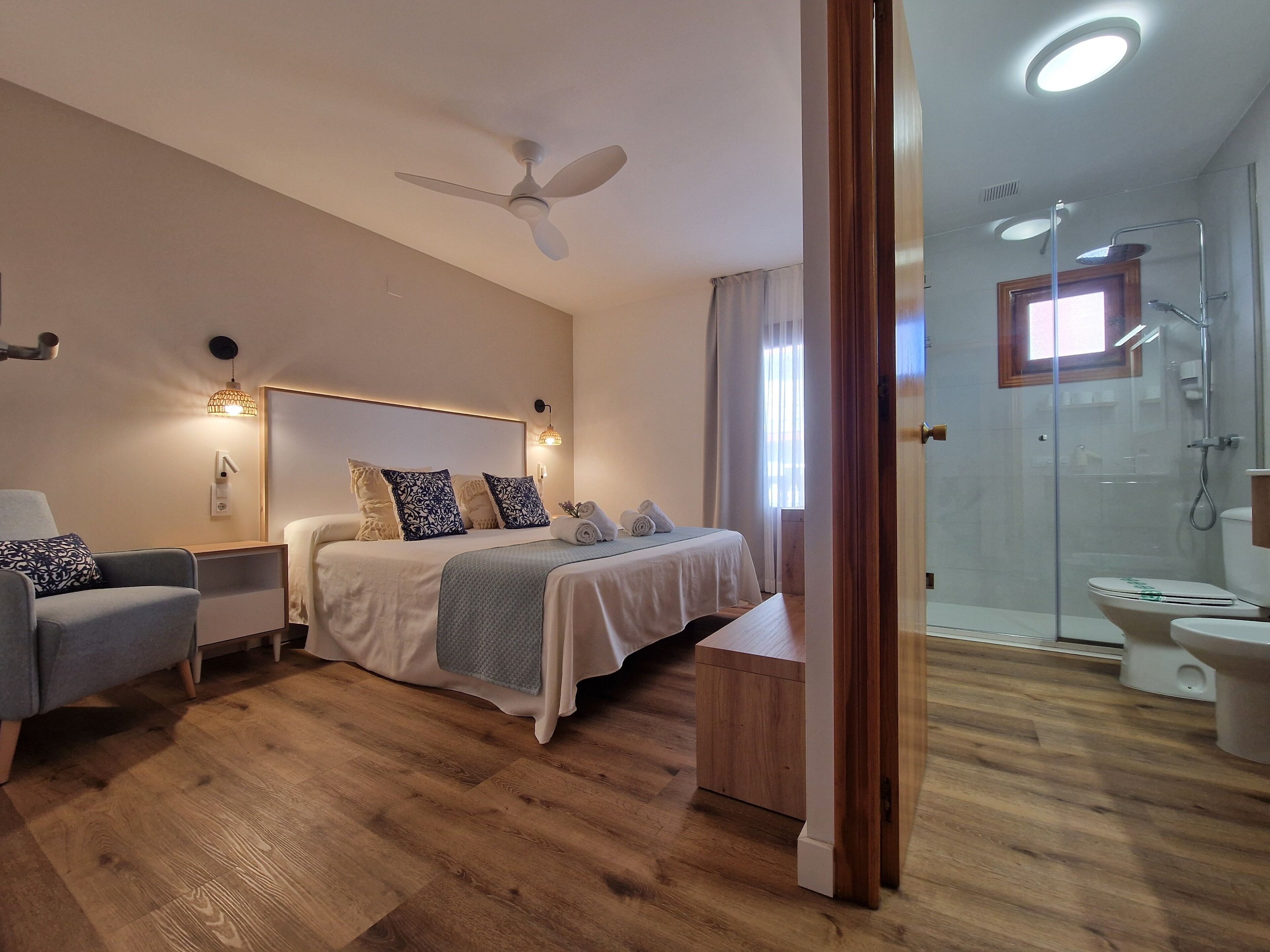 habitación doble con terraza y vistas mar | 1 bedroom, minibar, in-room safe, desk