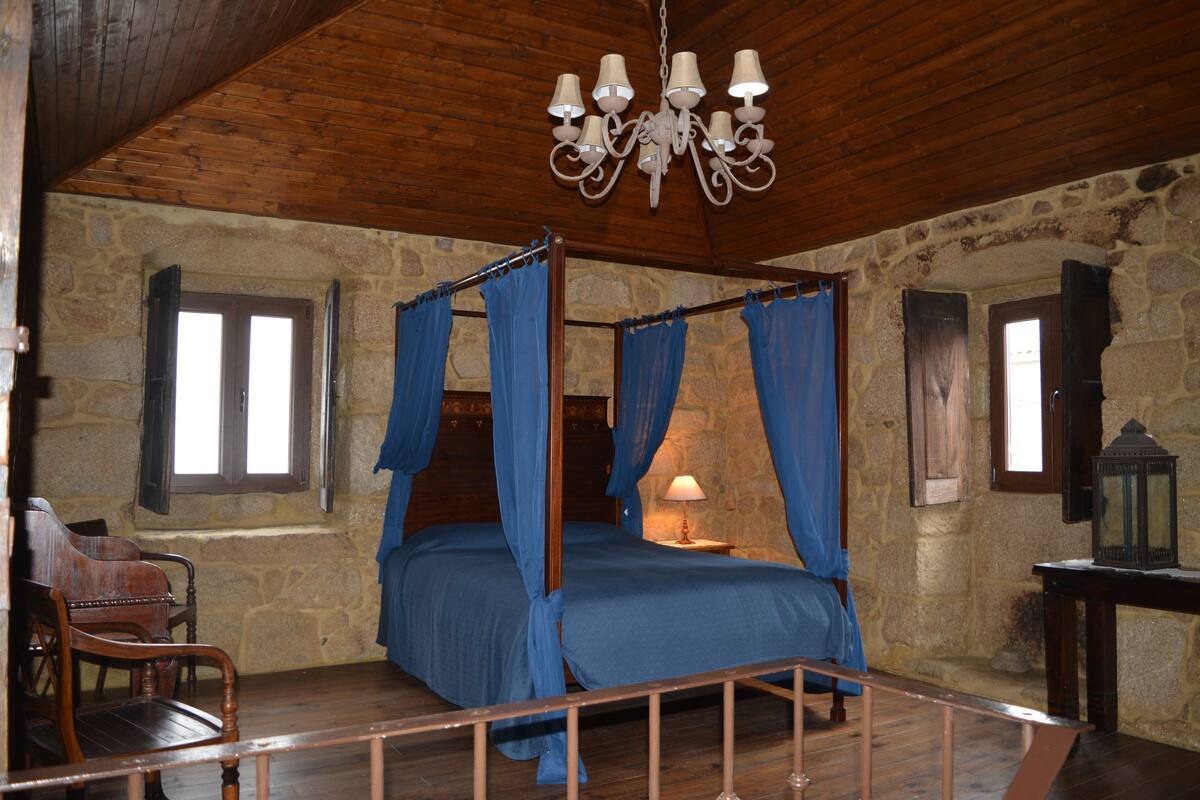 Premium bedding, cots/infant beds, rollaway beds