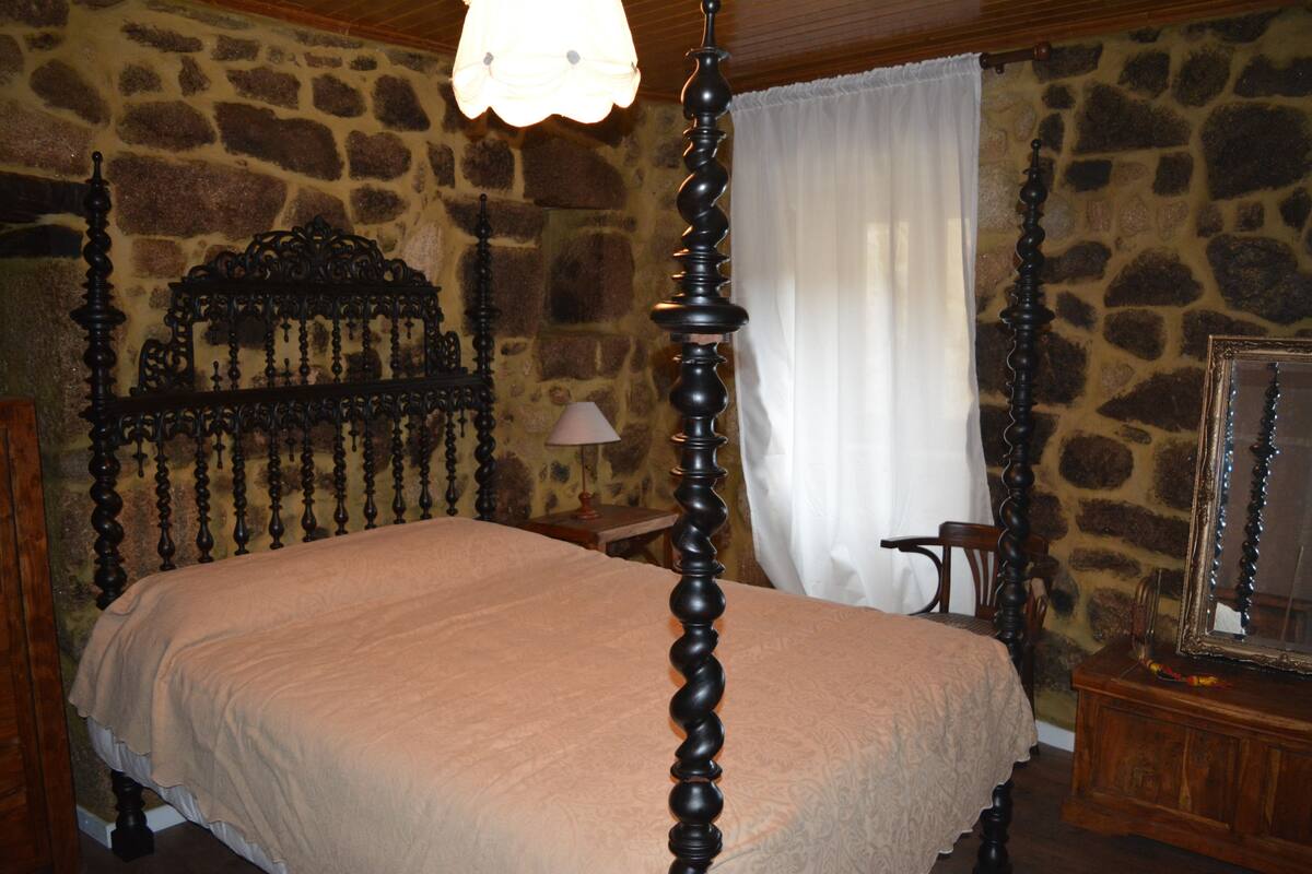 Habitación doble | Ropa de cama de alta calidad, cunas y camas extra