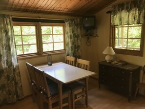 Basic Cottage, Shared Bathroom (final cleaning, bed sheets and towels are not included)