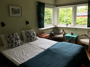 Basic Cottage, Fireplace, Valley View (final cleaning, bed sheets and towels are not included) | Individually decorated, individually furnished, iron/ironing board - Ullstorps Stugor (Hoor)