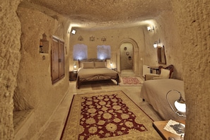 Family Cave Suite  | Hochwertige Bettwaren, Zimmersafe, individuell dekoriert