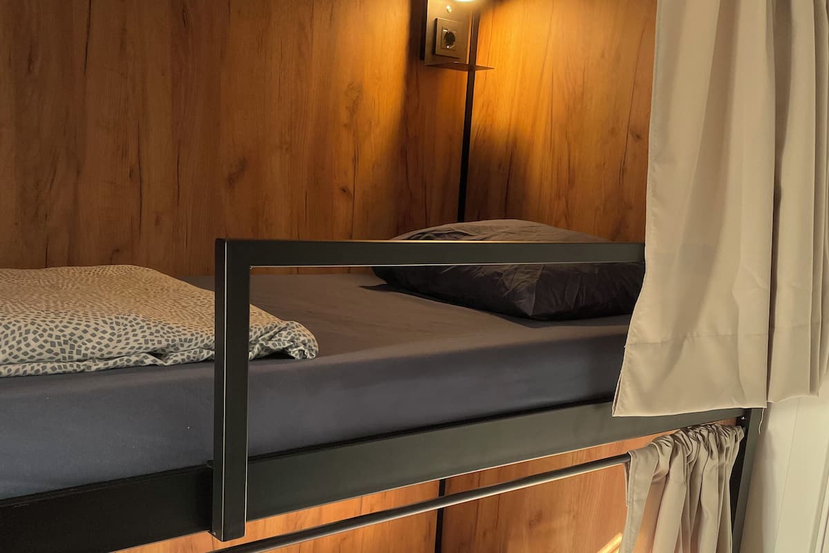 Tallelokero huoneessa, äänieristys, lisävuoteet, ilmainen Wi-Fi