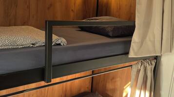 Caja de seguridad en la habitación y sistema de insonorización