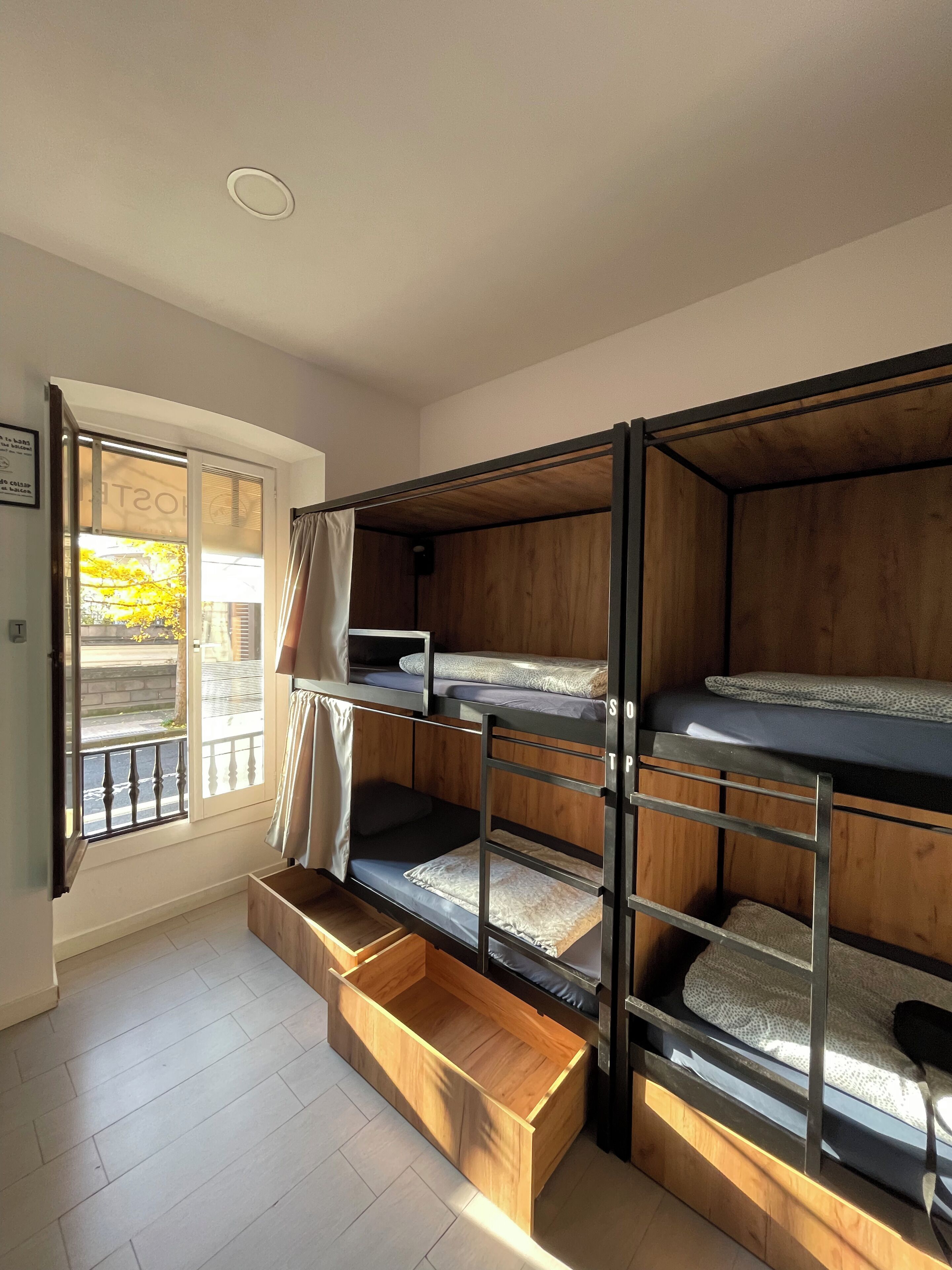 Bed in 8-Bed Mixed Dormitory Room