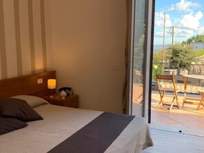 Minibar, desk, cots/infant beds, free WiFi - Hotel Miramonti (Fasano)